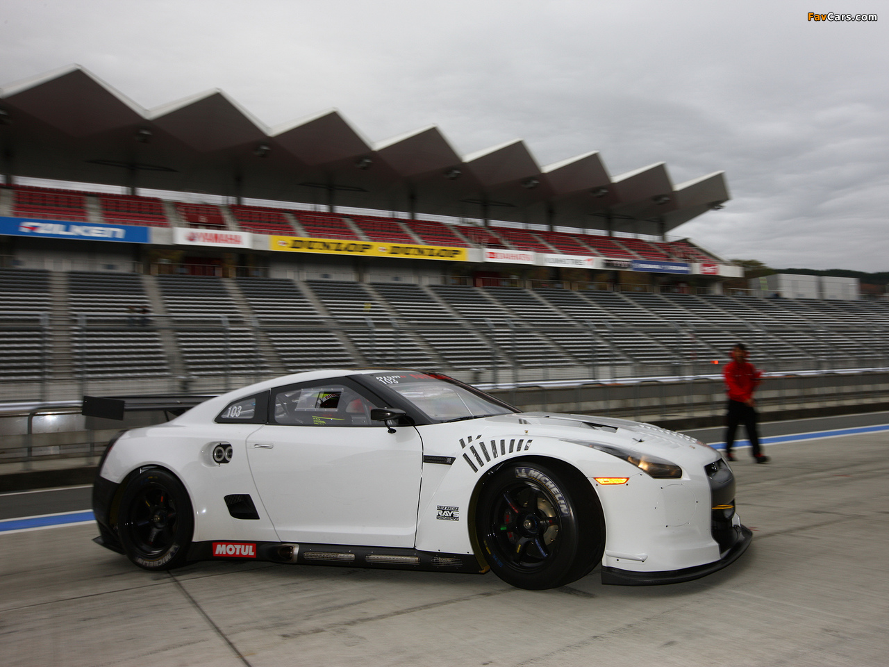 Photos of Nissan GT-R FIA GT1 (R35) 2009 (1280 x 960)