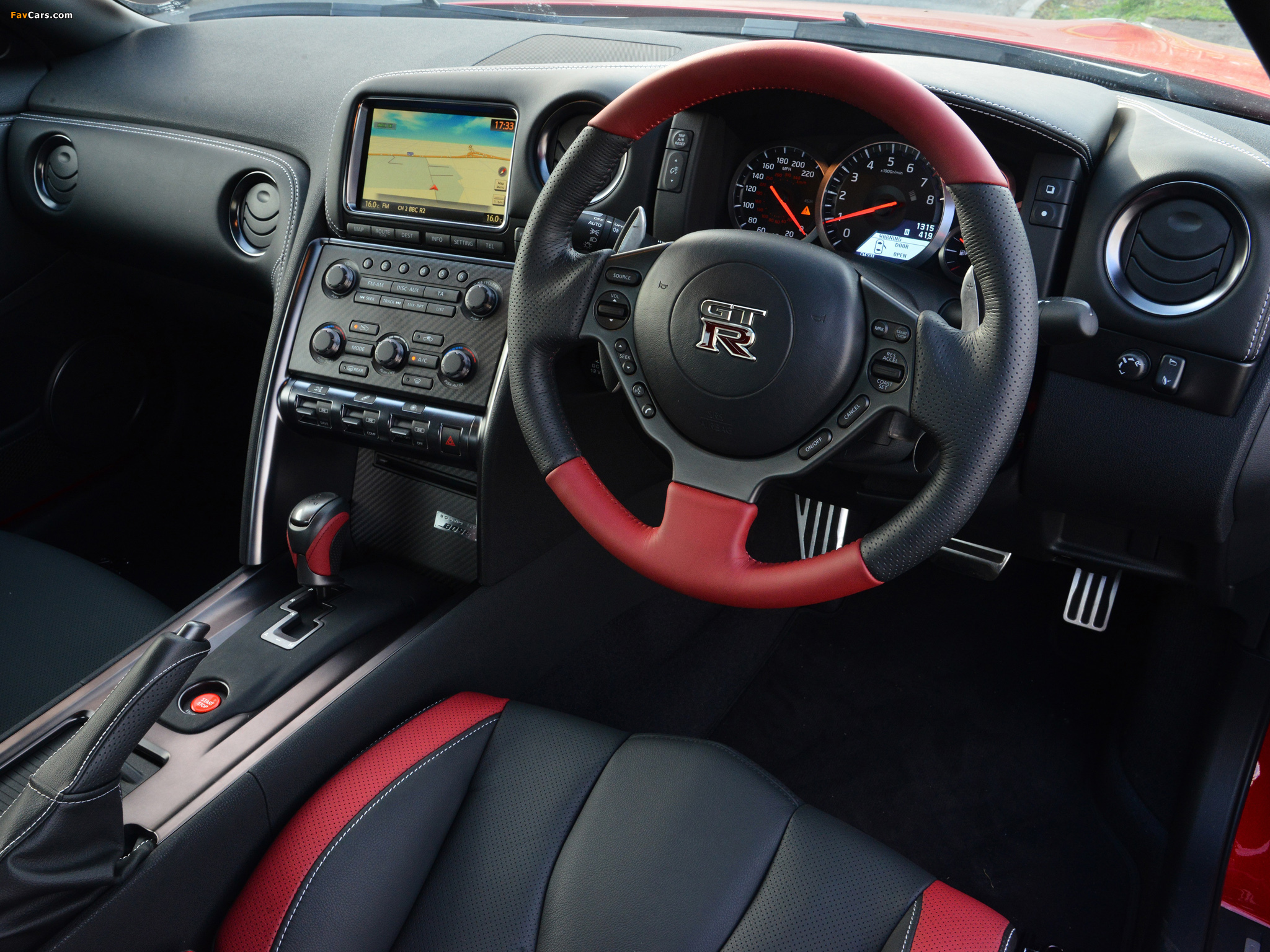 Photos of Nissan GT-R Black Edition UK-spec (R35) 2010 (2048 x 1536)