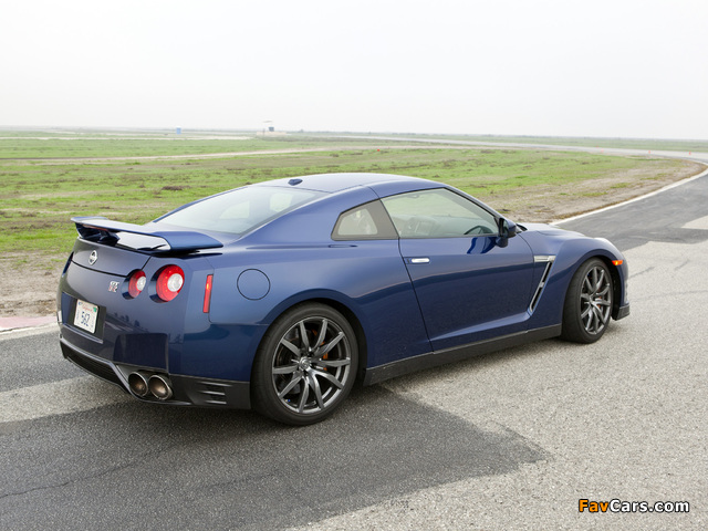 Photos of Nissan GT-R Black Edition US-spec (R35) 2010 (640 x 480)