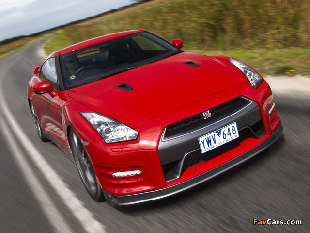 Photos of Nissan GT-R AU-spec (R35) 2011 (640 x 480)