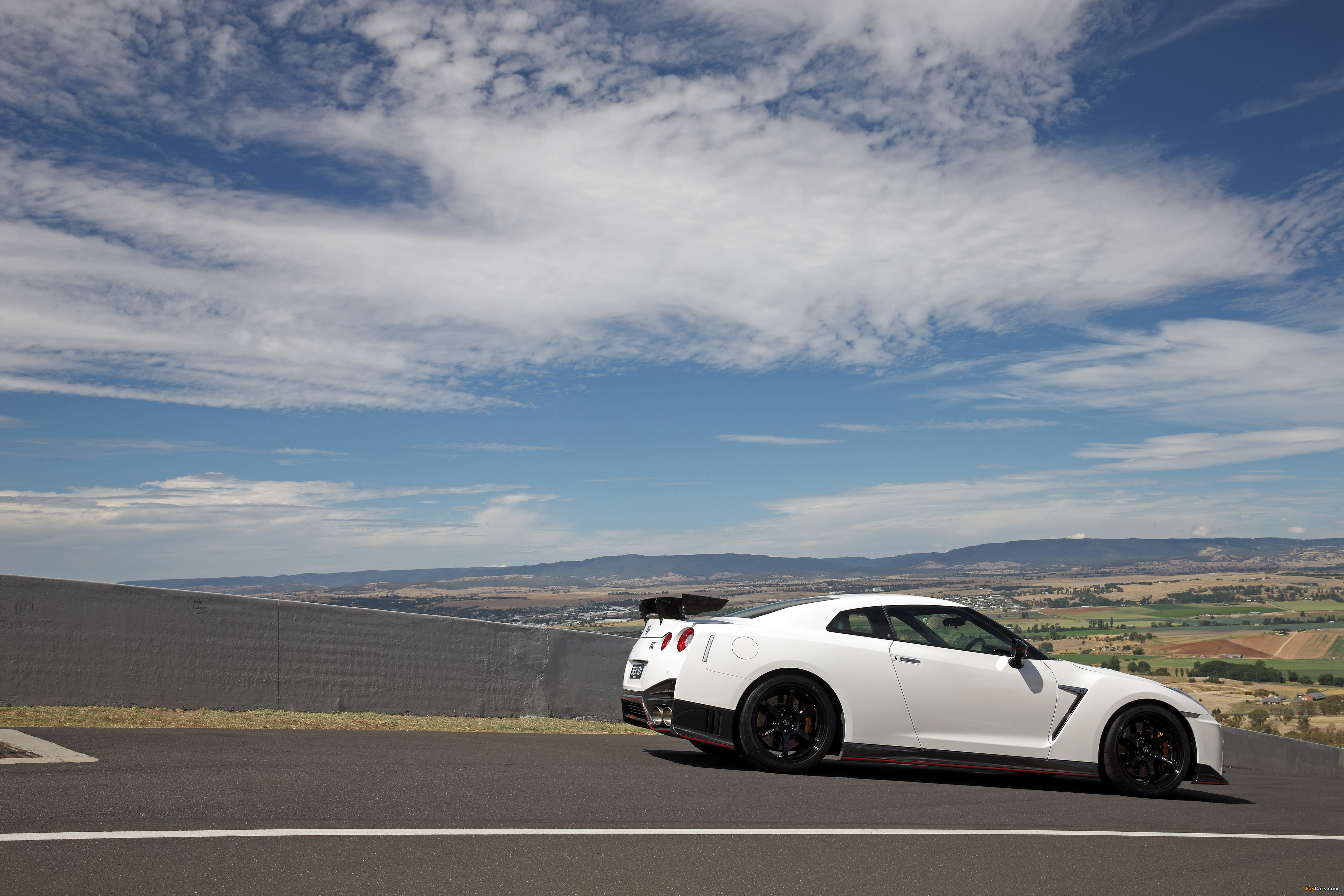 Photos of Nissan GT-R Nismo AU-spec (R35) 2017 (4096 x 2731)