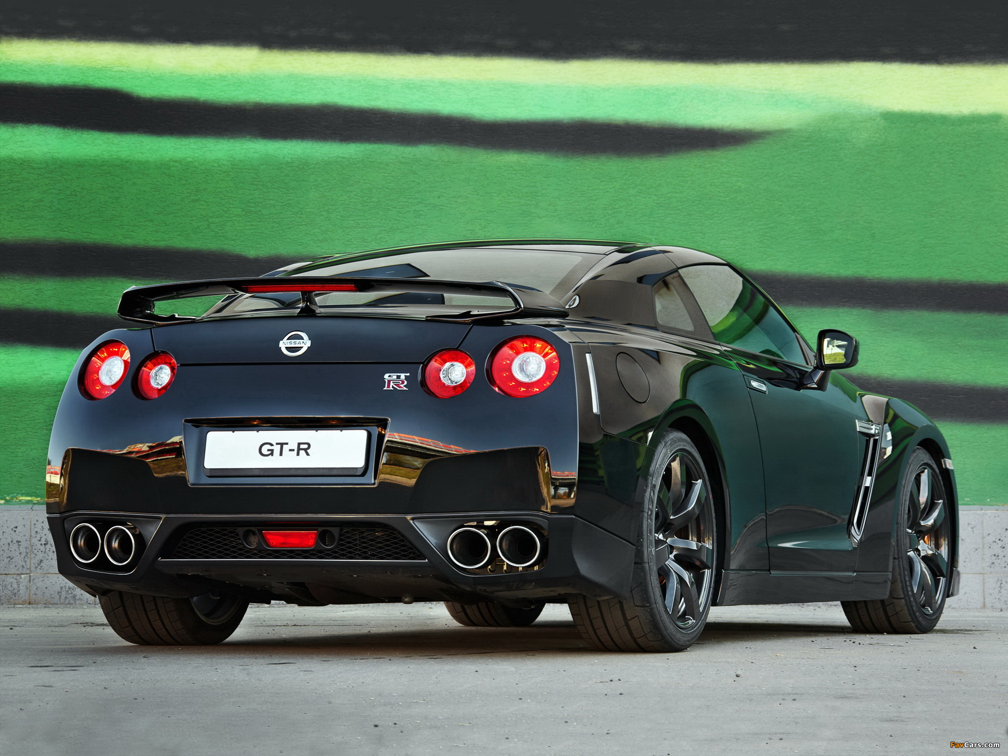 Pictures of Nissan GT-R Black Edition 2008–10 (2048 x 1536)