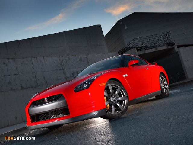 Pictures of Nissan GT-R Black Edition US-spec (R35) 2008–10 (640 x 480)