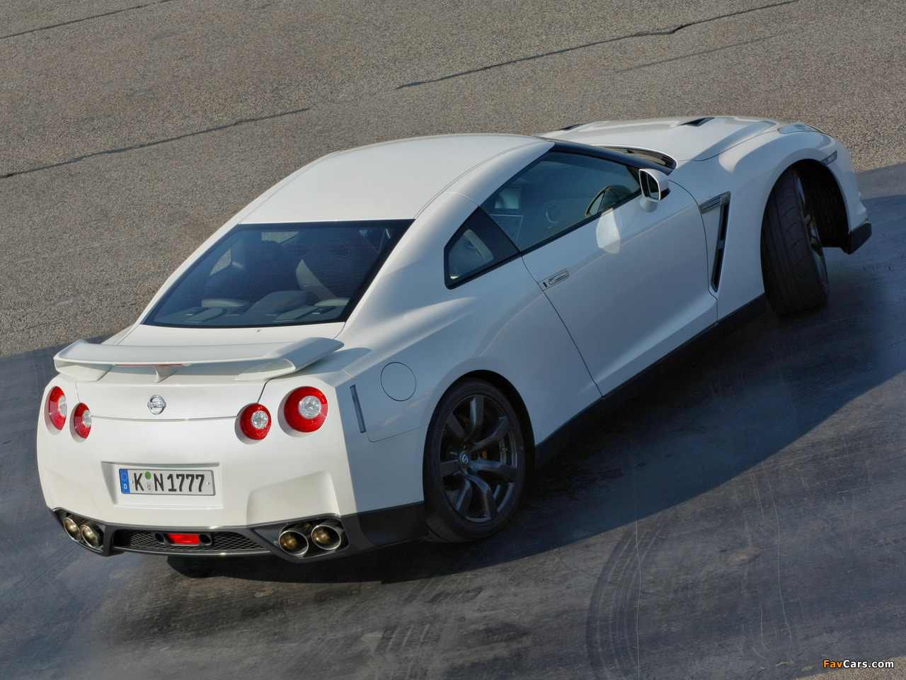 Pictures of Nissan GT-R Black Edition 2008–10 (1280 x 960)