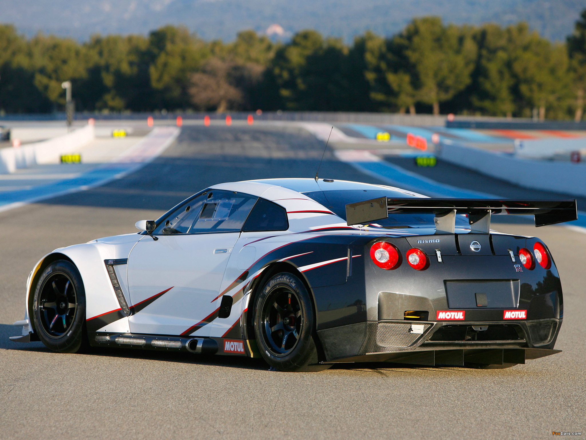 Pictures of Nissan GT-R FIA GT1 (R35) 2009 (2048 x 1536)