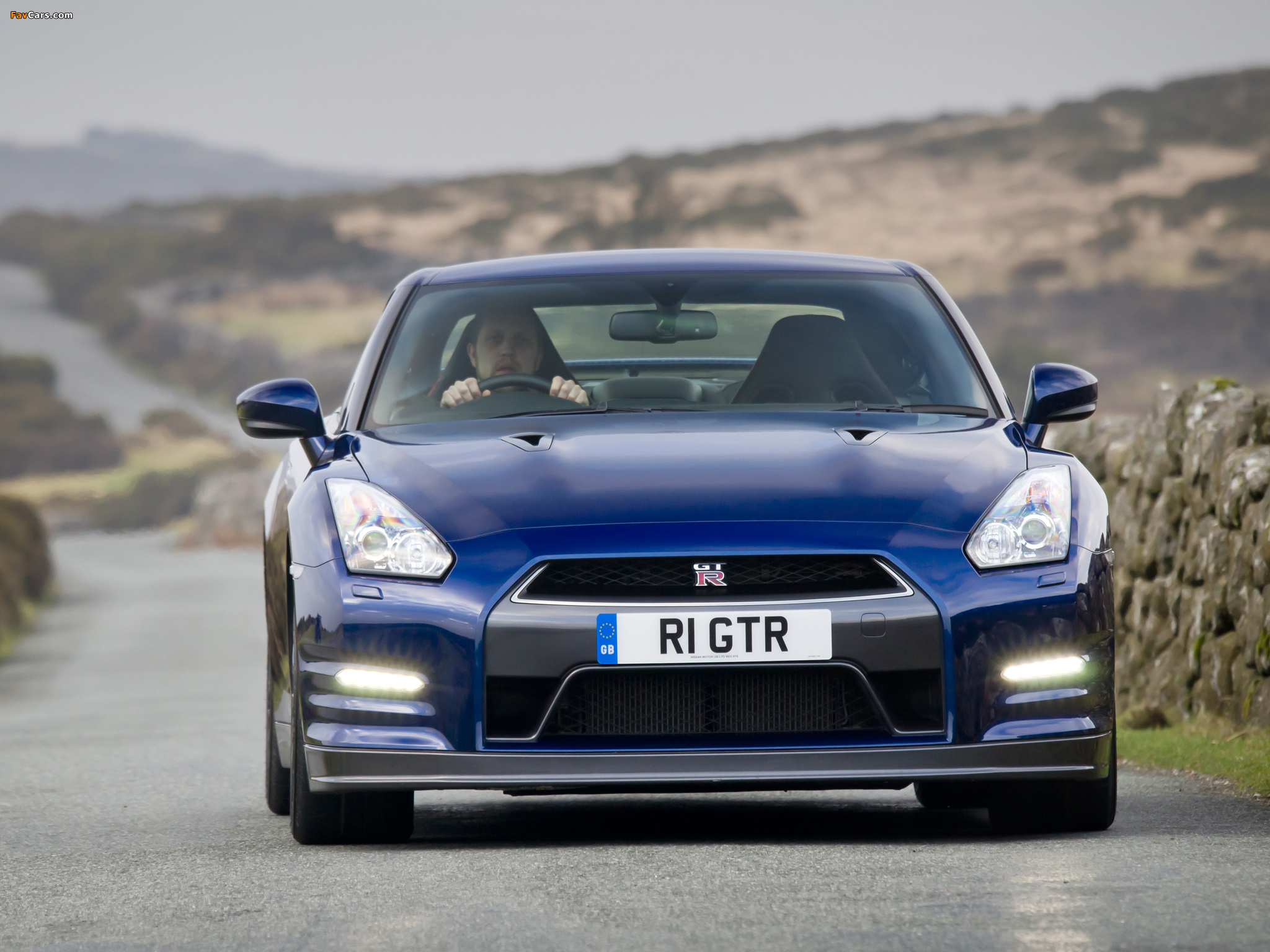 Pictures of Nissan GT-R Black Edition UK-spec (R35) 2010 (2048 x 1536)