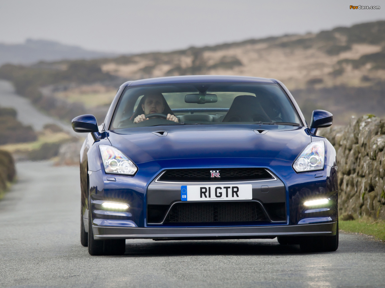 Pictures of Nissan GT-R Black Edition UK-spec (R35) 2010 (1280 x 960)