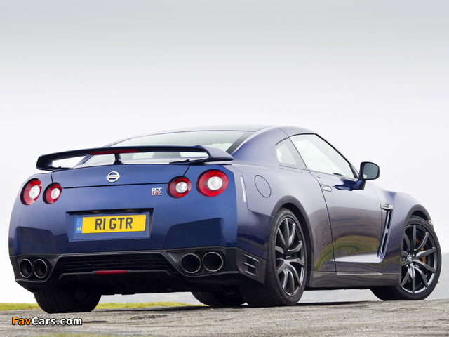 Pictures of Nissan GT-R Black Edition UK-spec (R35) 2010 (640 x 480)