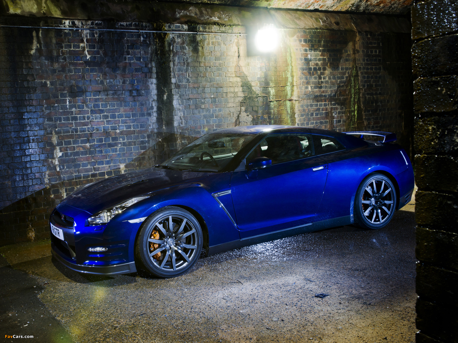 Pictures of Nissan GT-R Black Edition UK-spec (R35) 2010 (1600 x 1200)