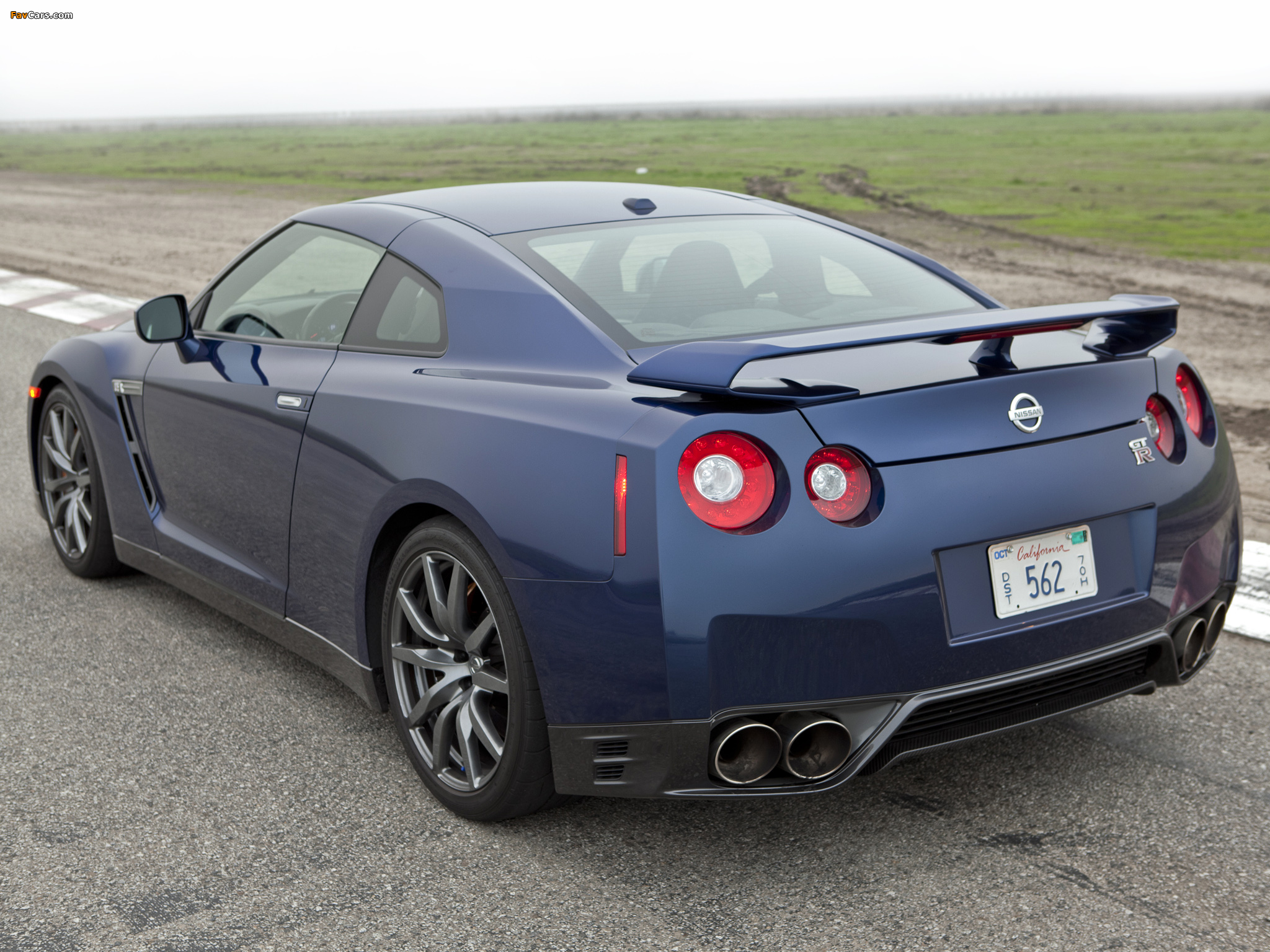 Pictures of Nissan GT-R Black Edition US-spec (R35) 2010 (2048 x 1536)