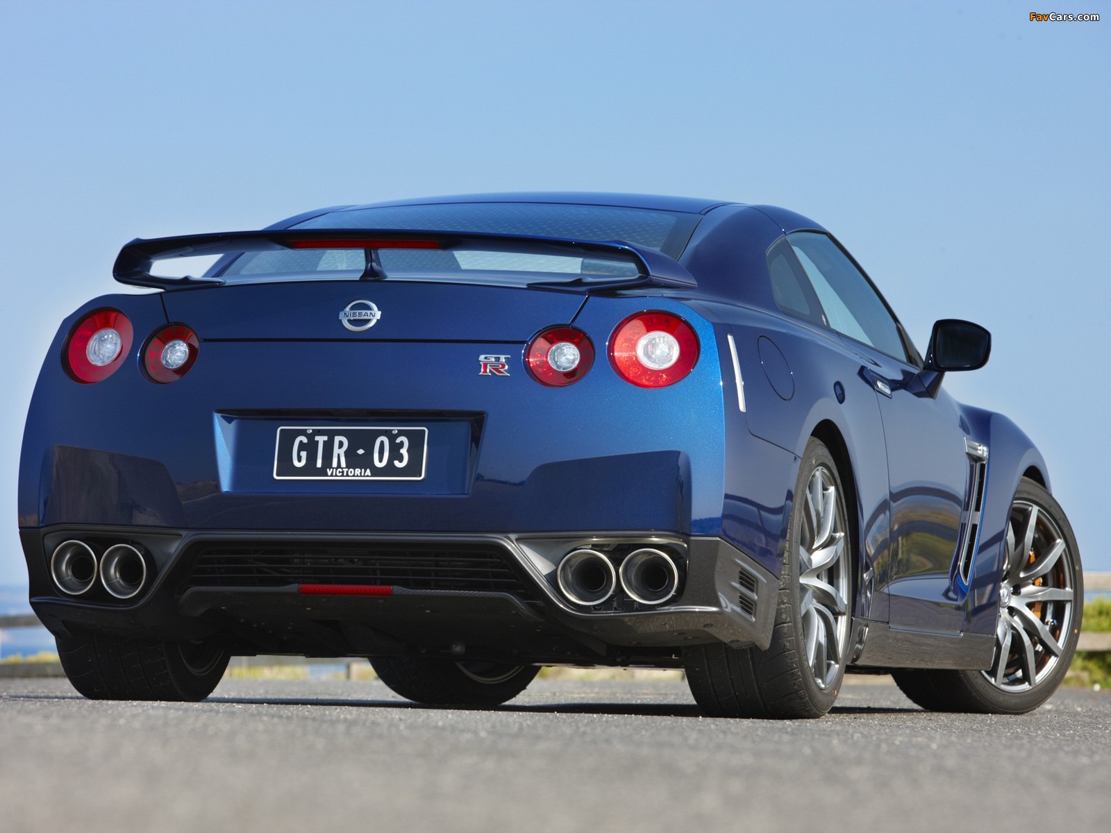 Pictures of Nissan GT-R AU-spec (R35) 2011 (1600 x 1200)