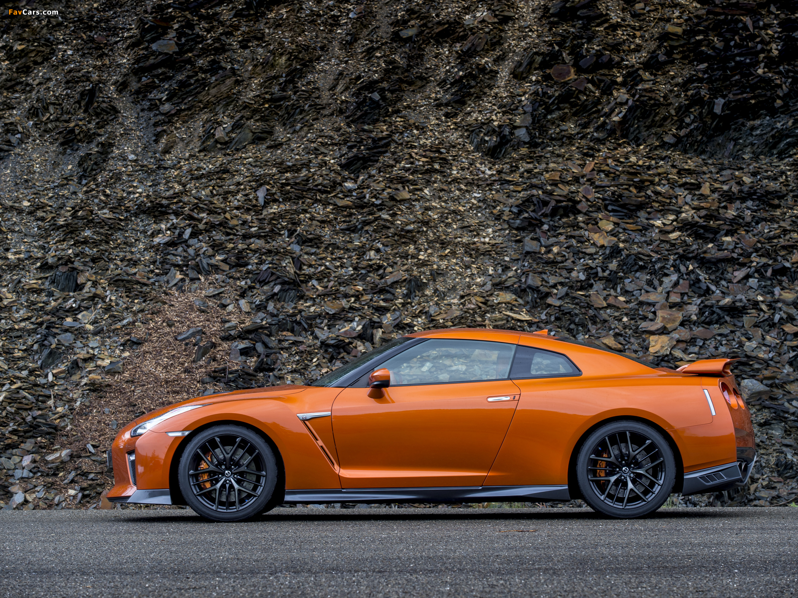 Pictures of Nissan GT-R (R35) 2016 (1600 x 1200)