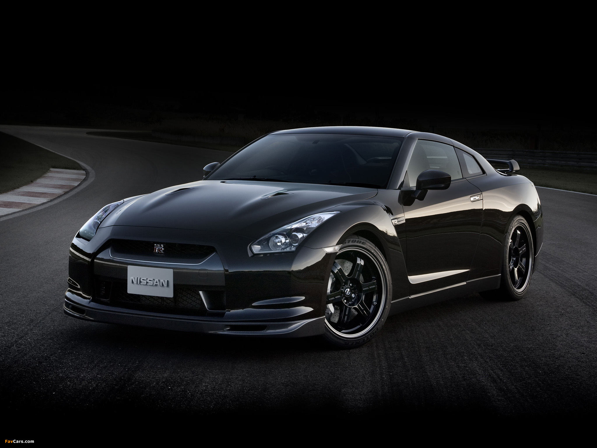 Nissan GT-R Spec V (R35) 2009–10 wallpapers (2048 x 1536)