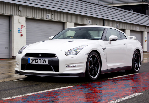Nissan GT-R Pure Edition For Track Pack UK-spec (R35) 2012 wallpapers