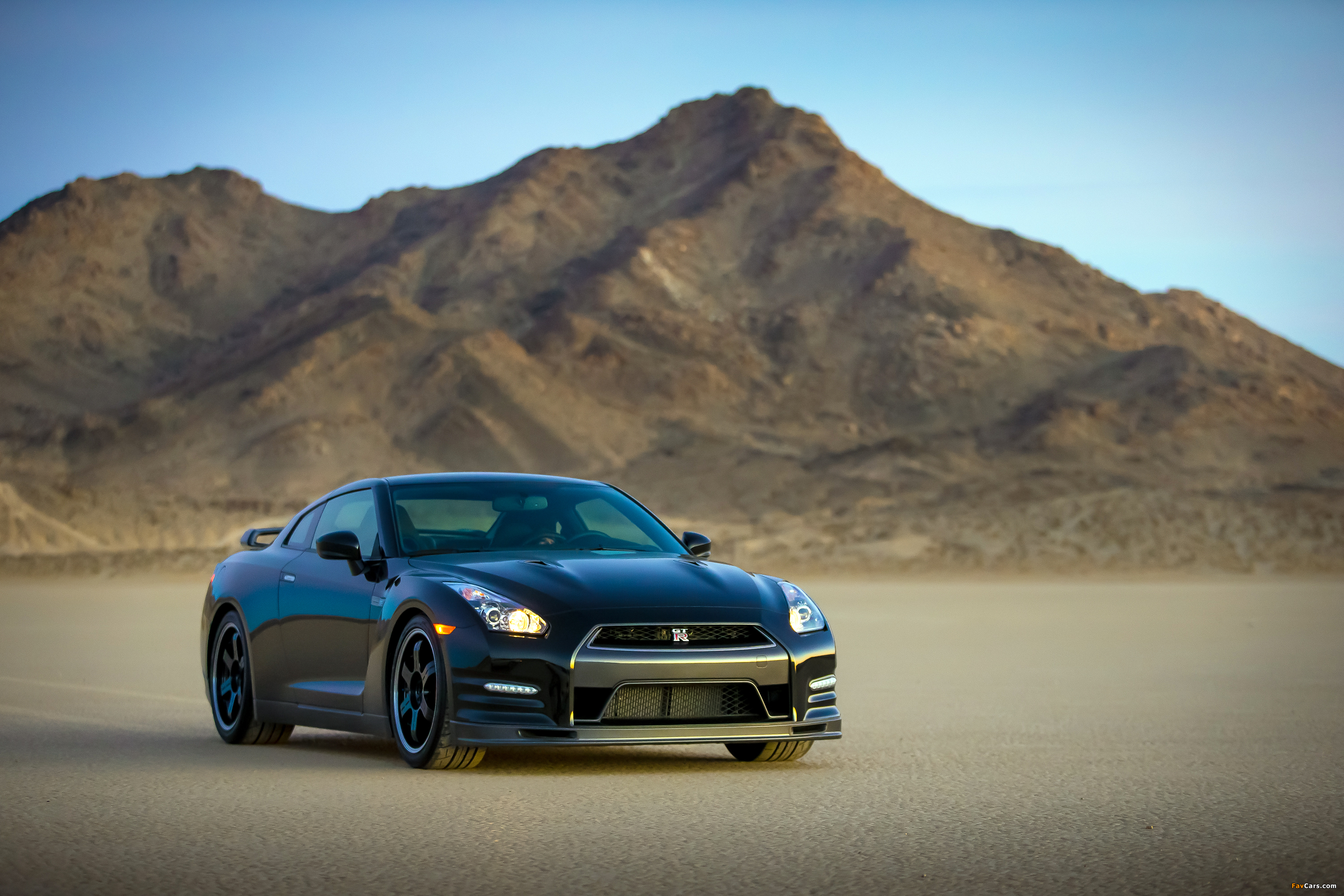 Nissan GT-R Track Edition 2013 wallpapers (3000 x 2000)