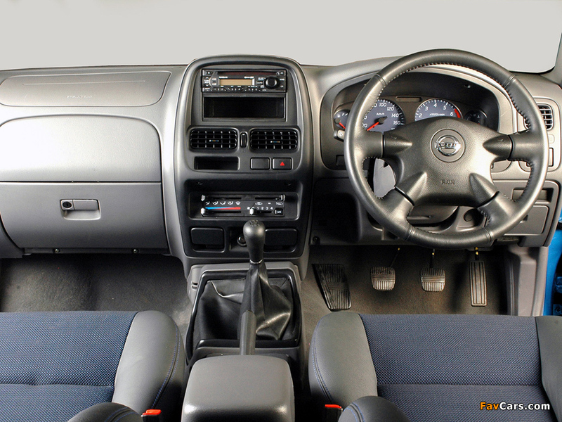 Images of Nissan Hardbody Crew Cab (D22) 2002–08 (800 x 600)