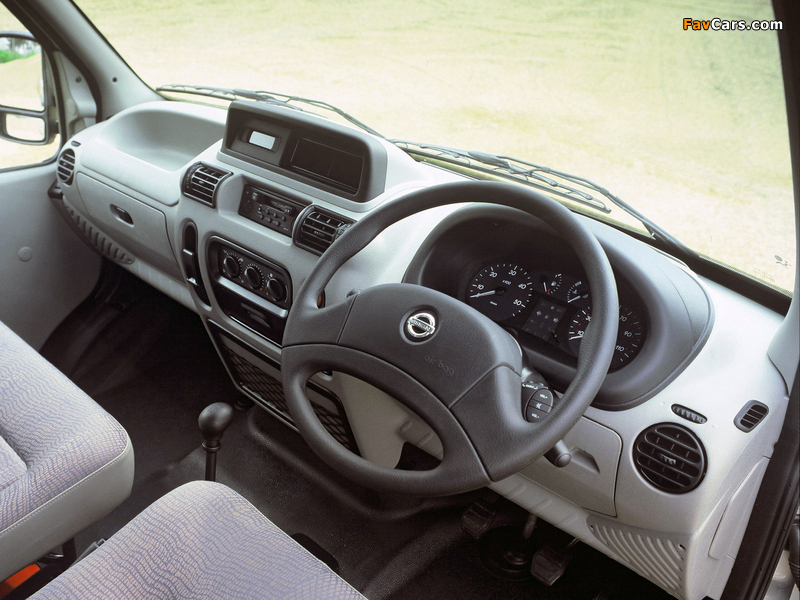 Nissan Interstar Van UK-spec 2001–03 images (800 x 600)