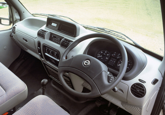 Nissan Interstar Van UK-spec 2001–03 images