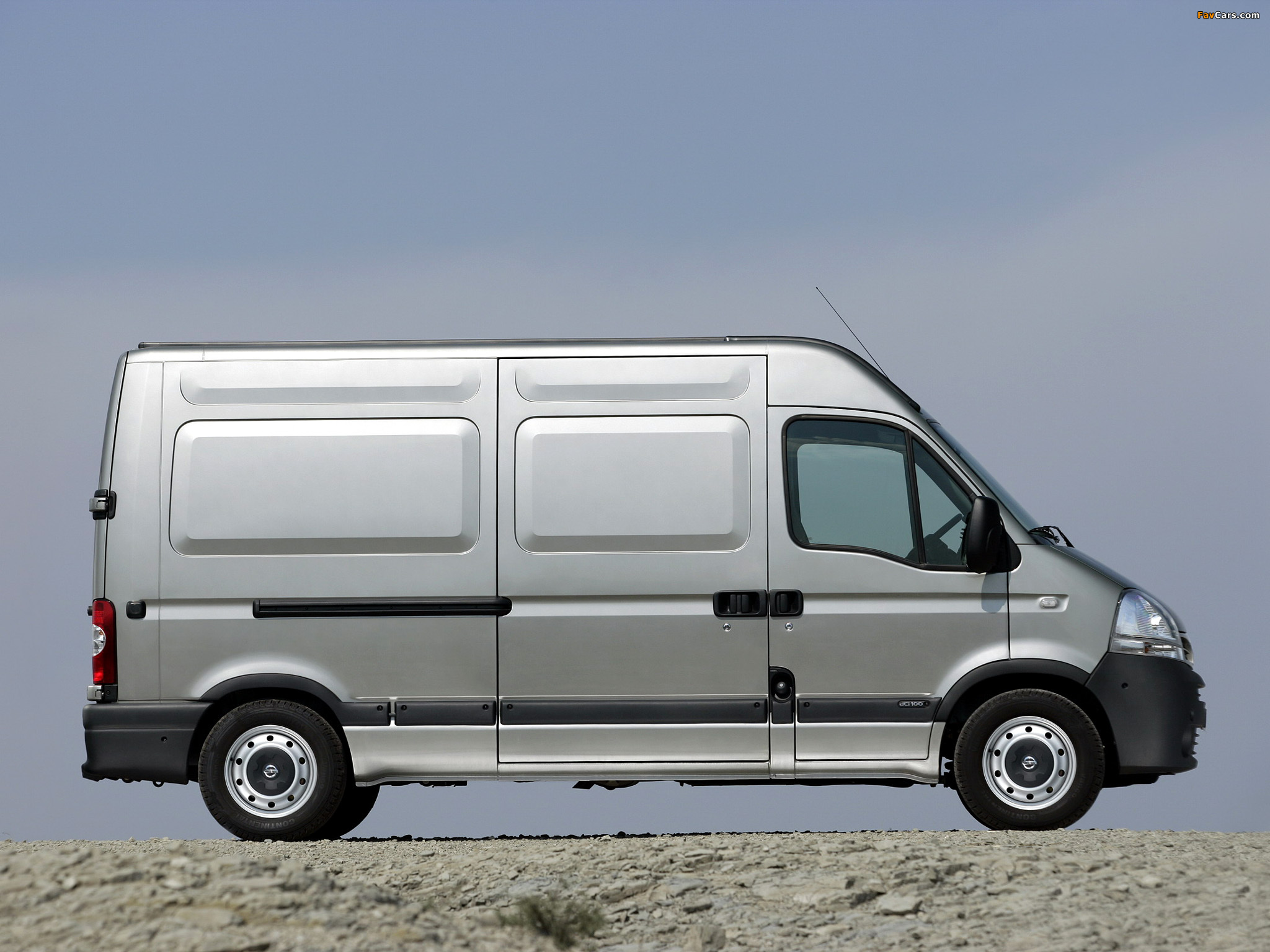 Nissan Interstar High Roof Van 2003–10 images (2048 x 1536)