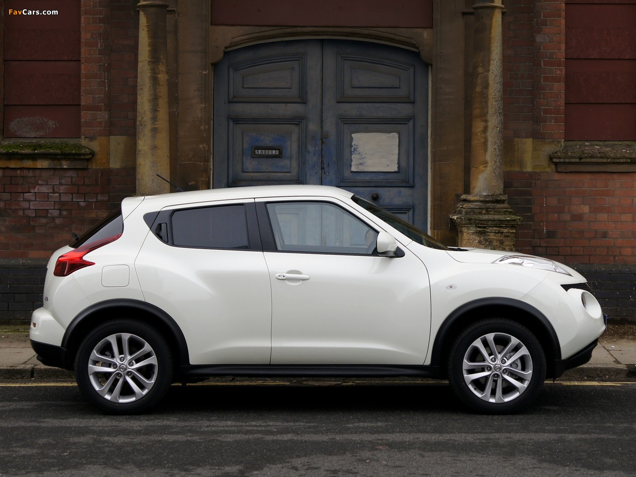 Nissan Juke UK-spec (YF15) 2010 images (1280 x 960)