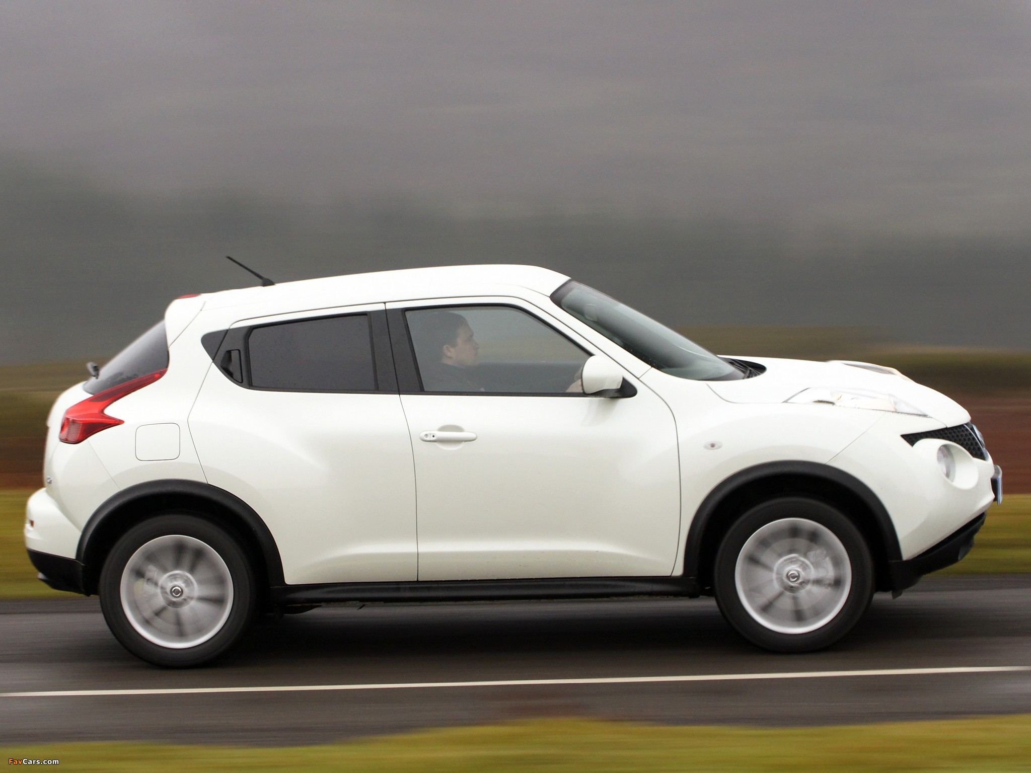 Nissan Juke UK-spec (YF15) 2010 wallpapers (2048 x 1536)