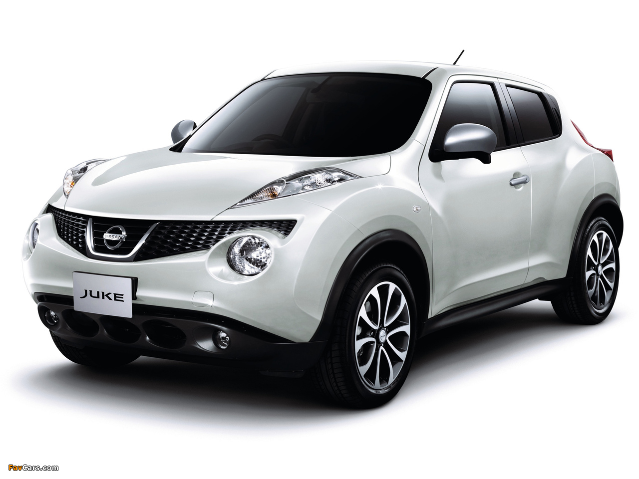 Nissan Juke Premium White Package JP-spec (YF15) 2012 images (1280 x 960)
