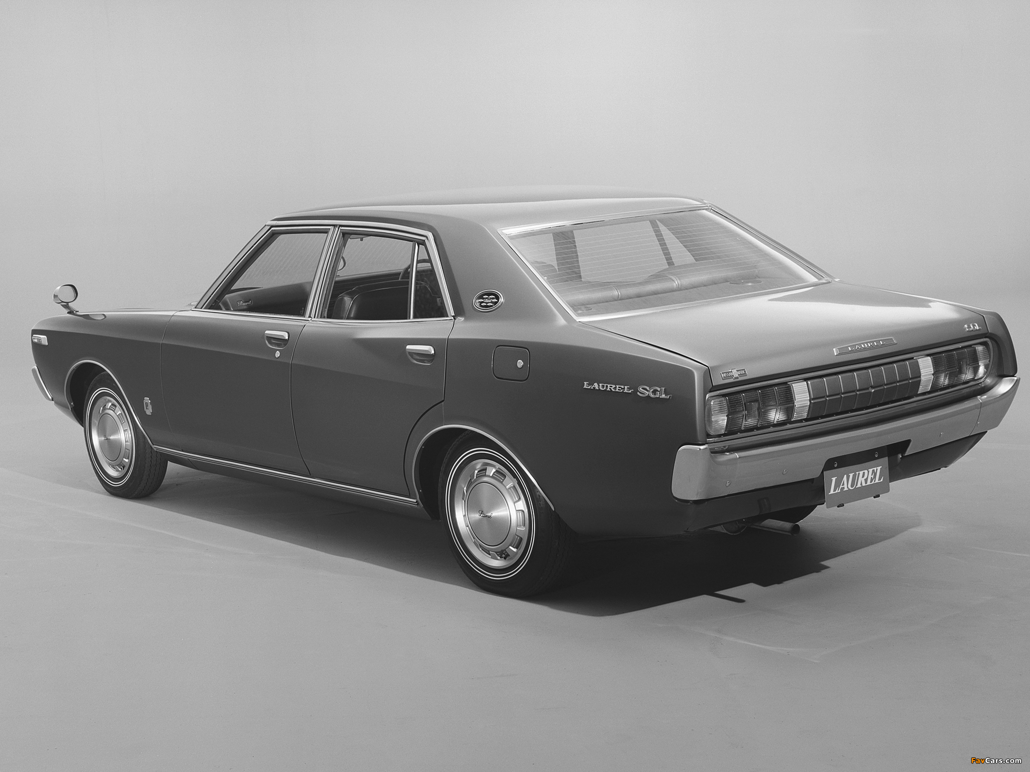 Nissan Laurel Sedan (C130) 1972–74 images (2048 x 1536)