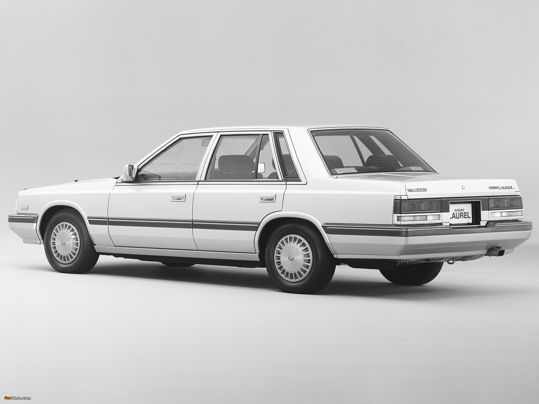 Nissan Laurel Sedan (C32) 1984–86 pictures (2048 x 1536)