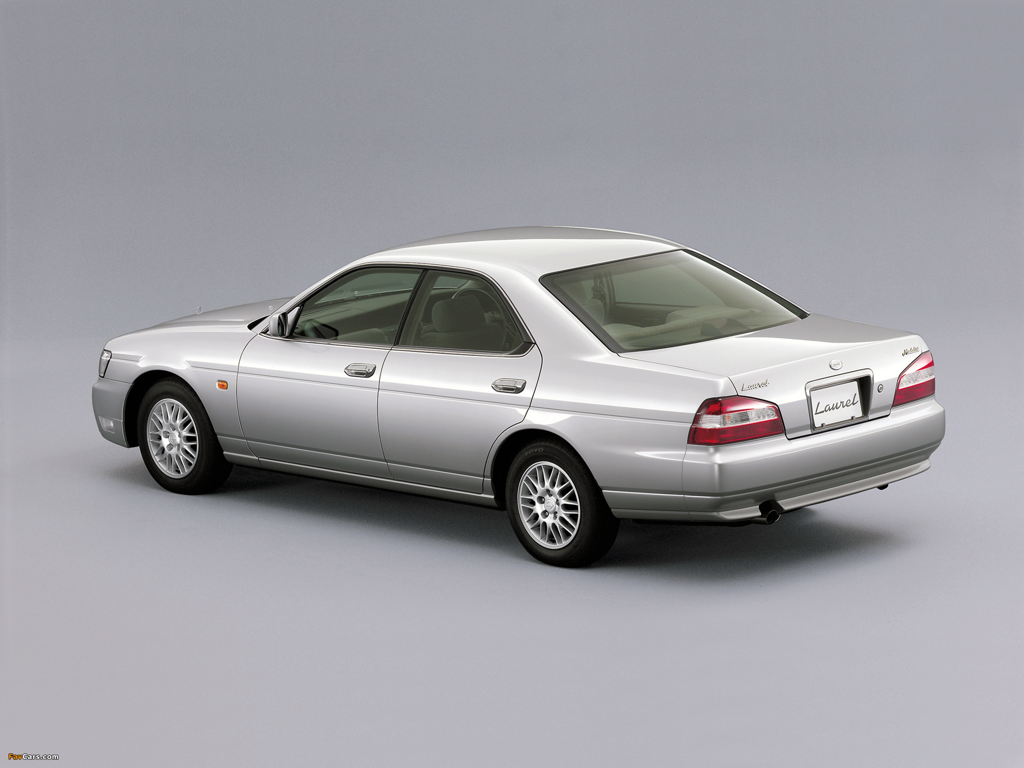 Nissan Laurel (C35) 1999–2002 pictures (2048 x 1536)