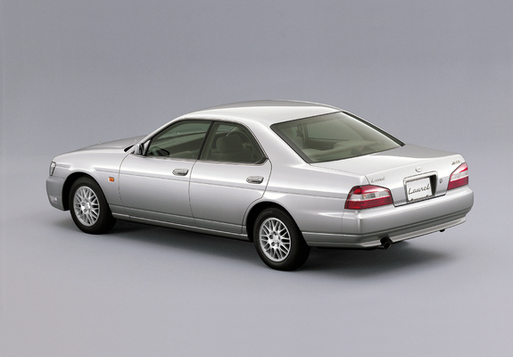 Nissan Laurel (C35) 1999–2002 pictures