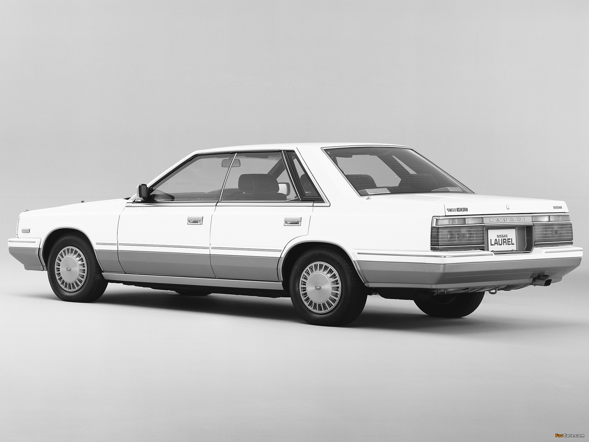 Pictures of Nissan Laurel Hardtop (C32) 1984–86 (2048 x 1536)