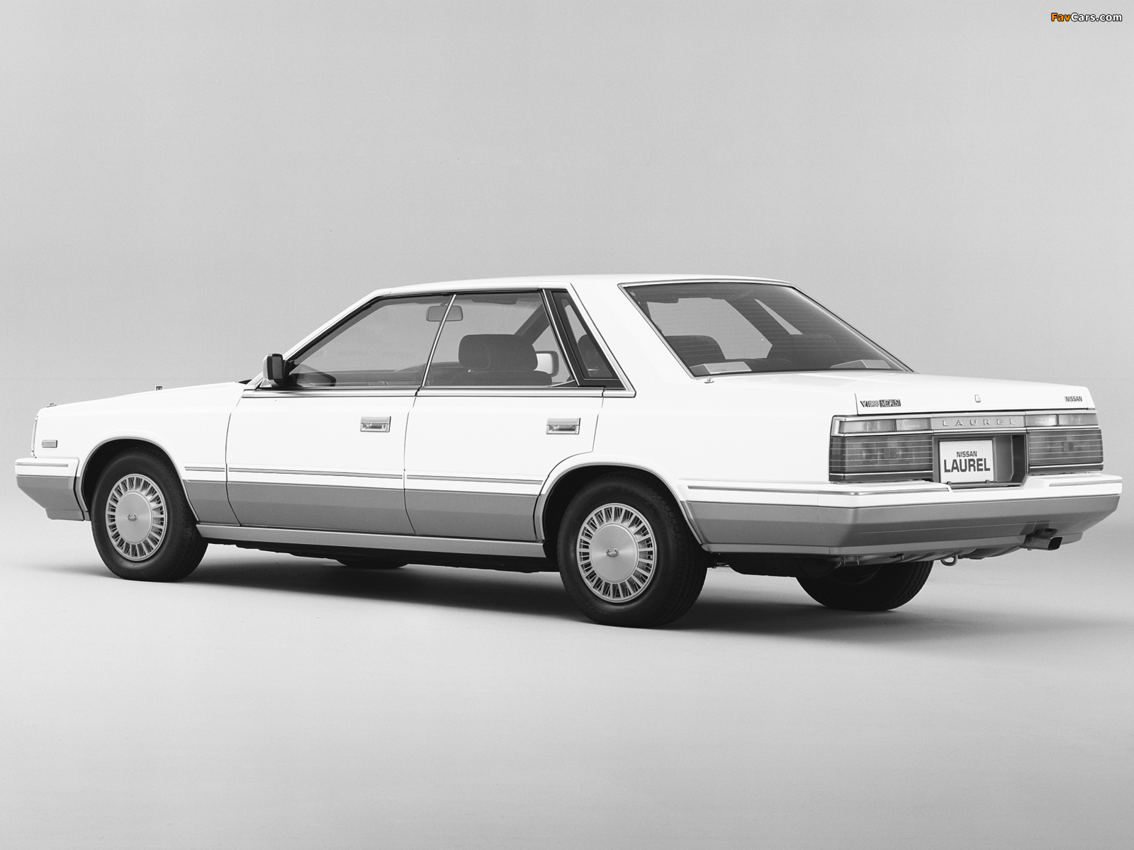 Pictures of Nissan Laurel Hardtop (C32) 1984–86 (1600 x 1200)