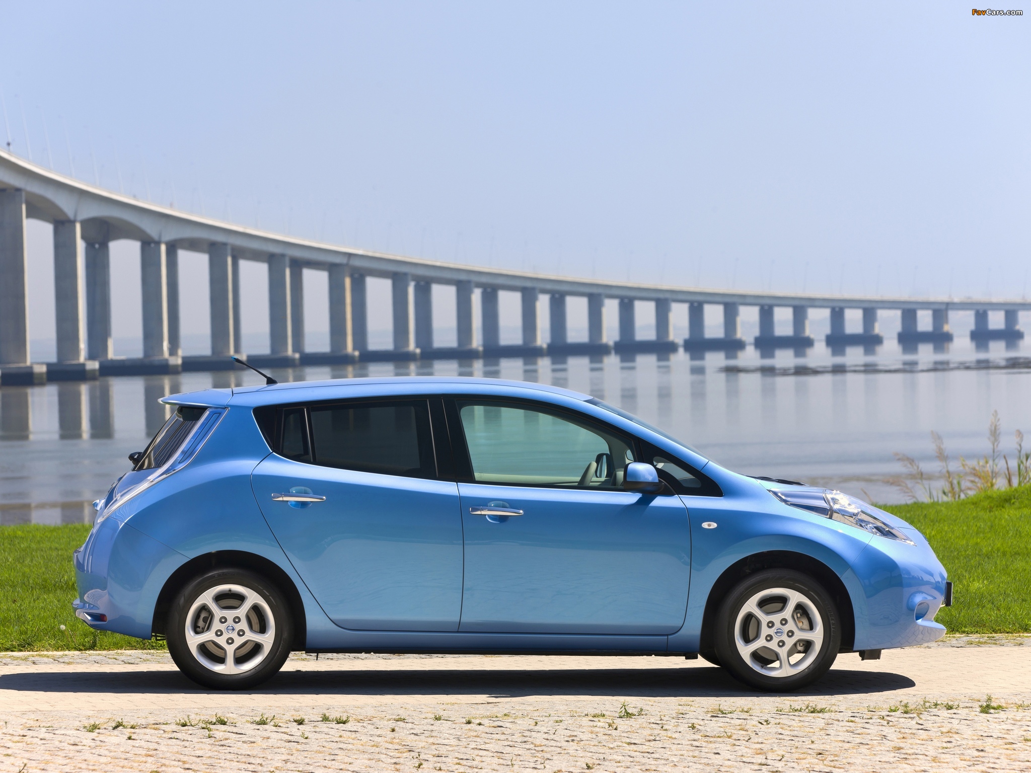 Images of Nissan Leaf 2010 (2048 x 1536)