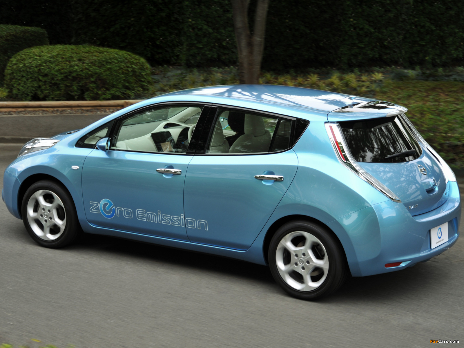 Nissan Leaf JP-spec (ZEO) 2010 pictures (1600 x 1200)