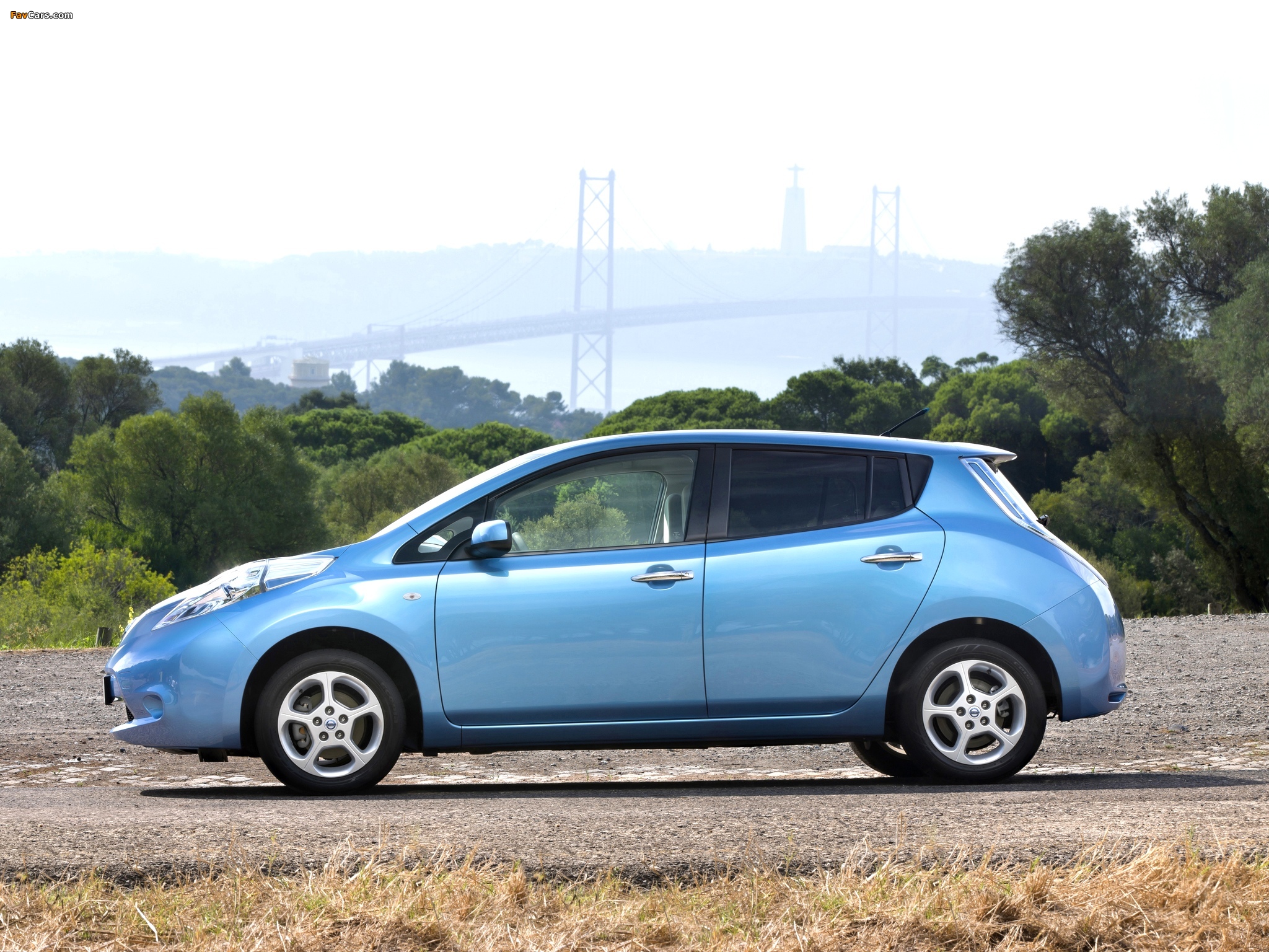 Nissan Leaf 2010 pictures (2048 x 1536)