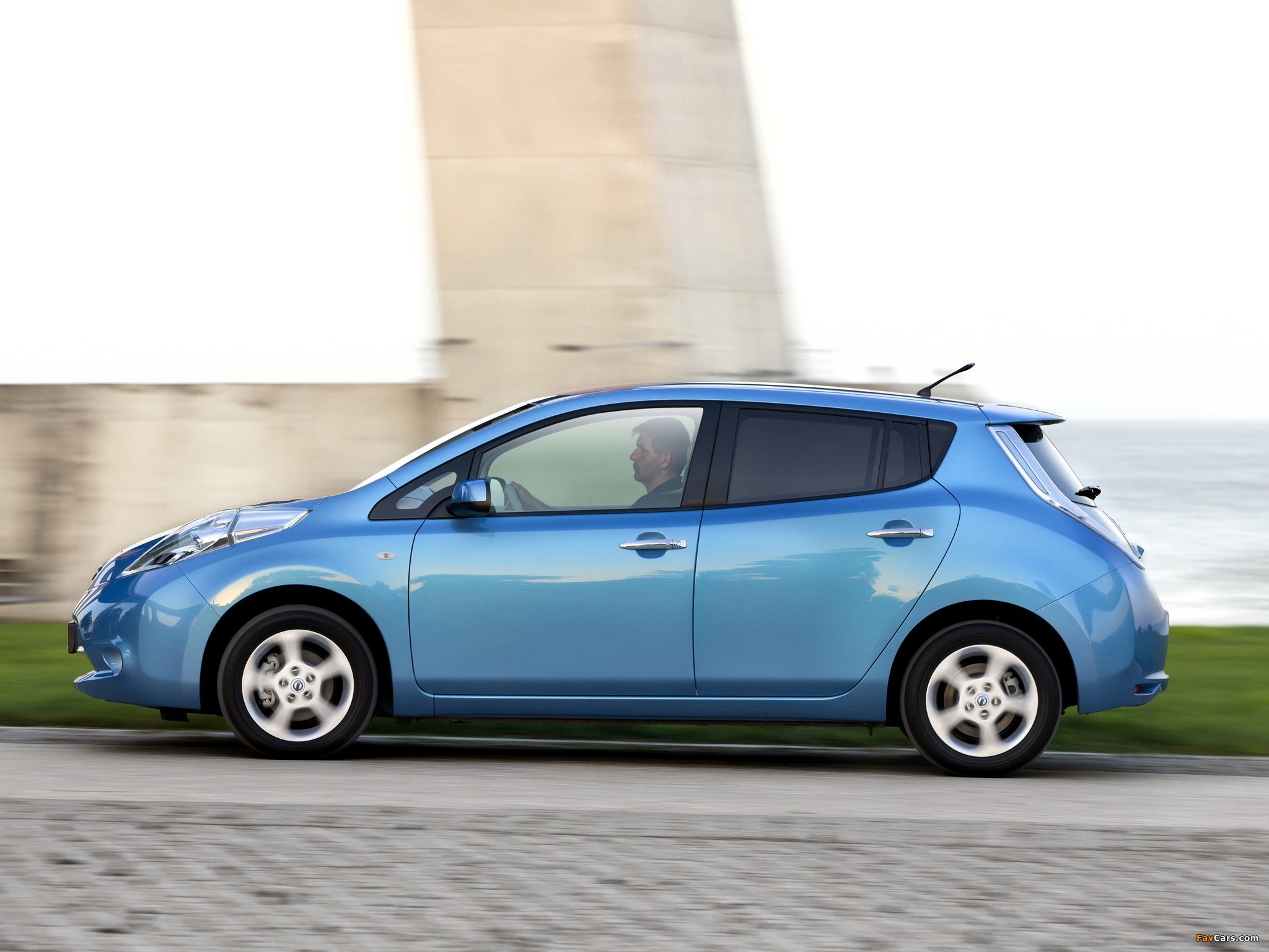 Nissan Leaf 2010 pictures (2048 x 1536)