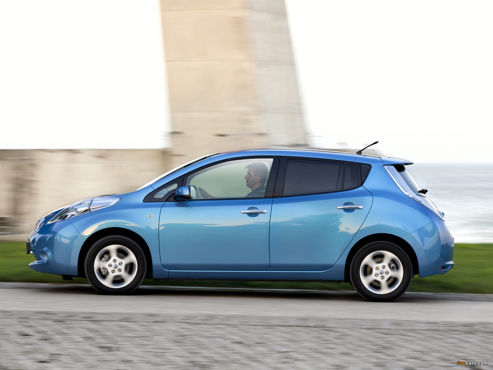 Nissan Leaf 2010 pictures (1600 x 1200)
