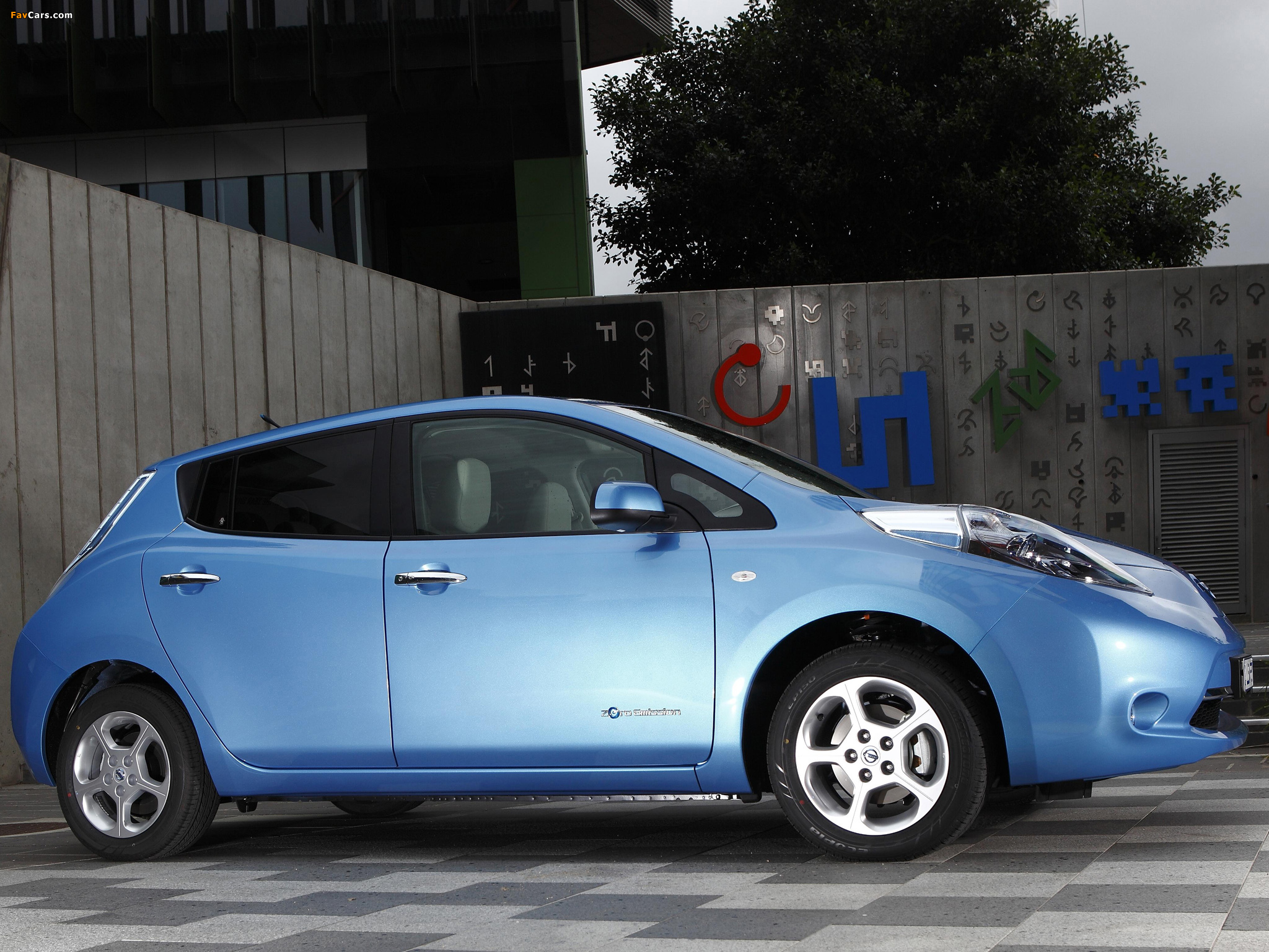 Nissan Leaf AU-spec 2012 images (2048 x 1536)