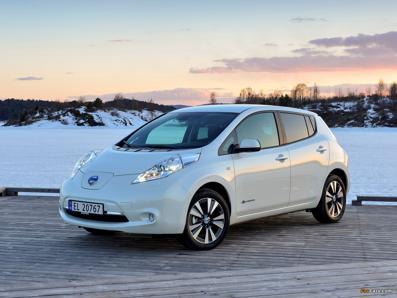 Nissan Leaf 2013 wallpapers (1280 x 960)