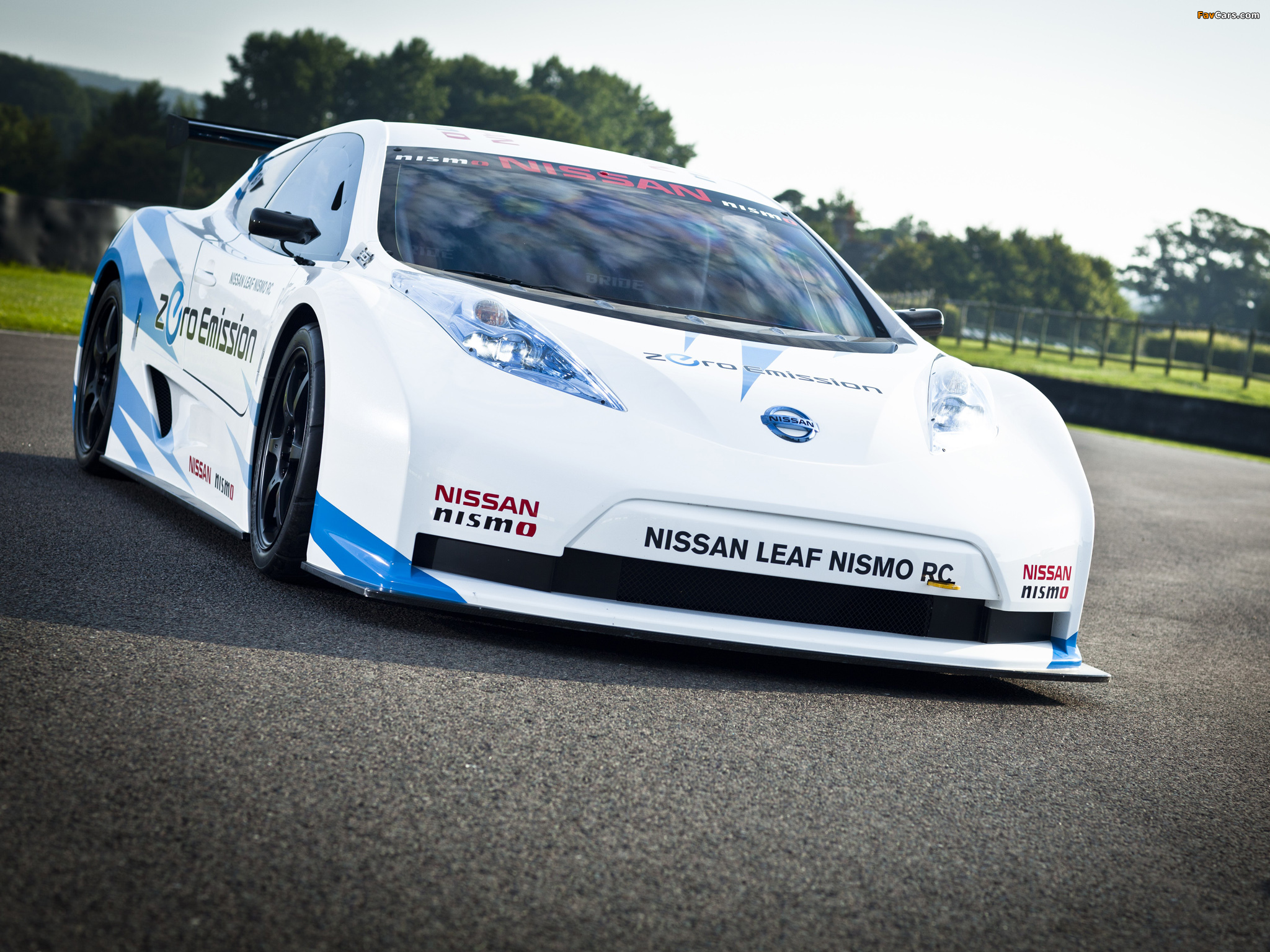 Nissan Leaf Nismo RC 2011 wallpapers (2048 x 1536)