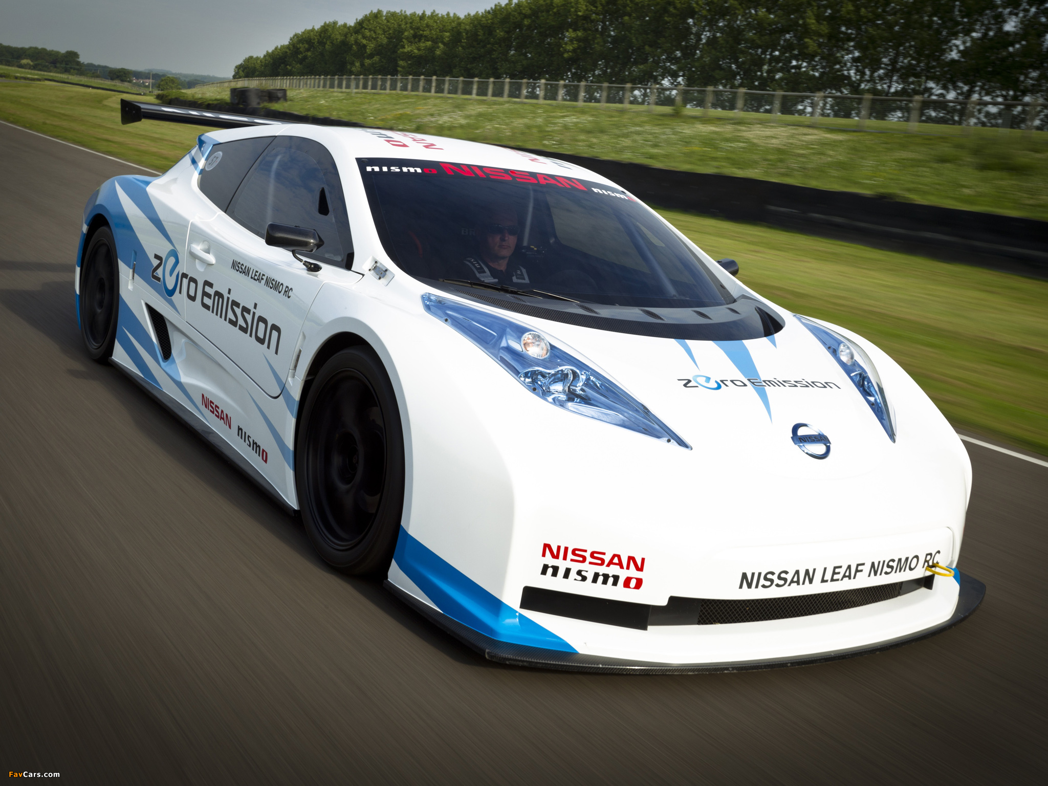 Nissan Leaf Nismo RC 2011 wallpapers (2048 x 1536)