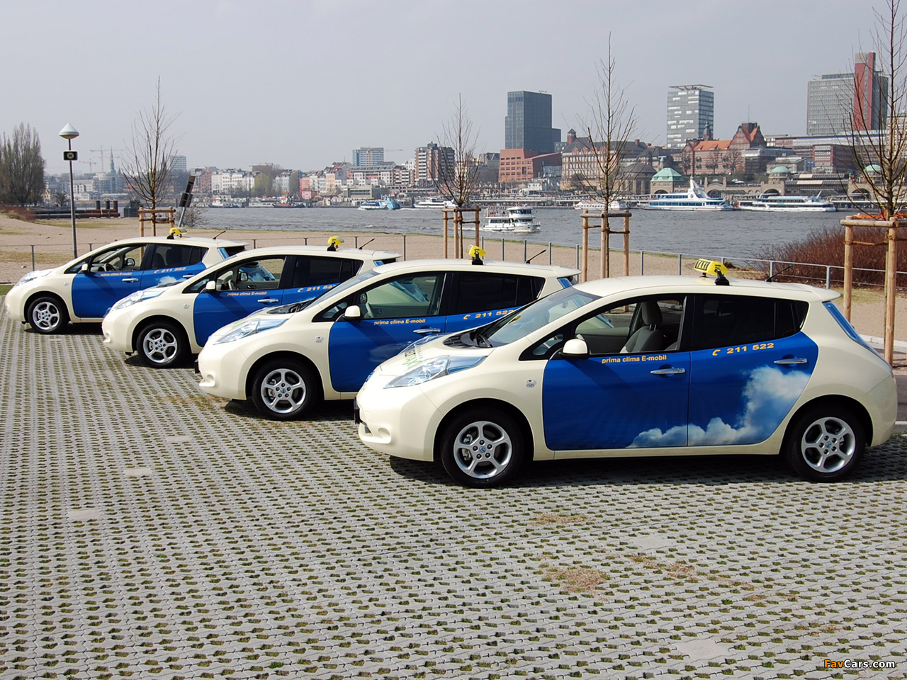Nissan Leaf Taxi 2013 wallpapers (1280 x 960)