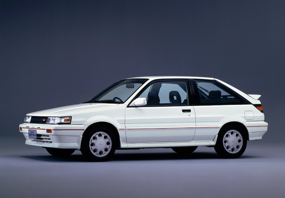 Pictures of Nissan Liberta Villa SSS Hatchback (N13) 1986–90