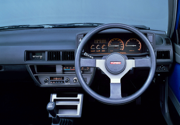 Nissan Liberta Villa SSS Turbo (N12) 1984–86 wallpapers