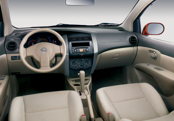 Nissan Livina 2007–13 wallpapers