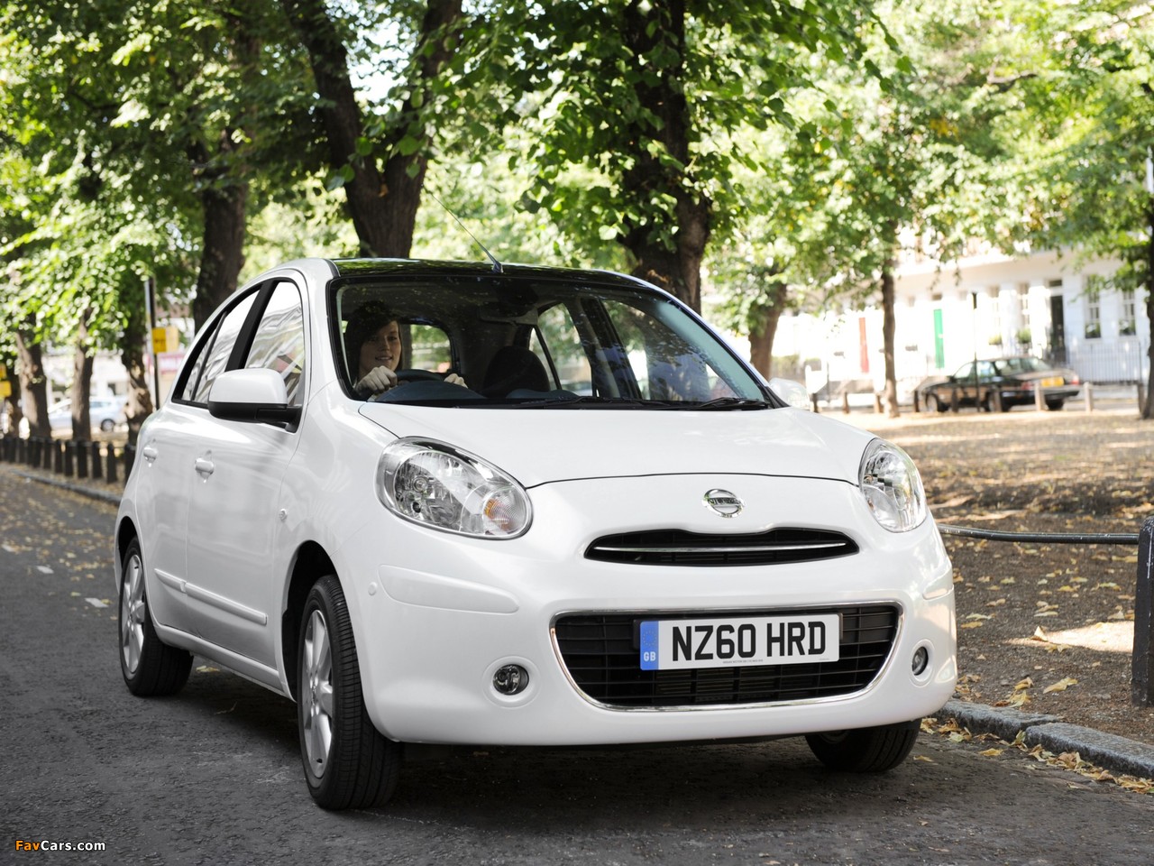 Nissan Micra 5-door UK-spec (K13) 2010 wallpapers (1280 x 960)