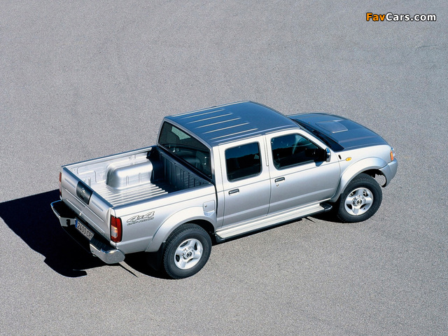 Images of Nissan Pickup Navara Crew Cab (D22) 2001–05 (640 x 480)