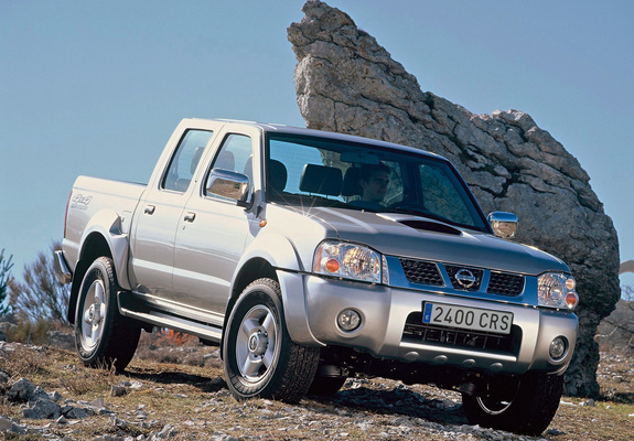 Images of Nissan Pickup Navara Crew Cab (D22) 2001–05