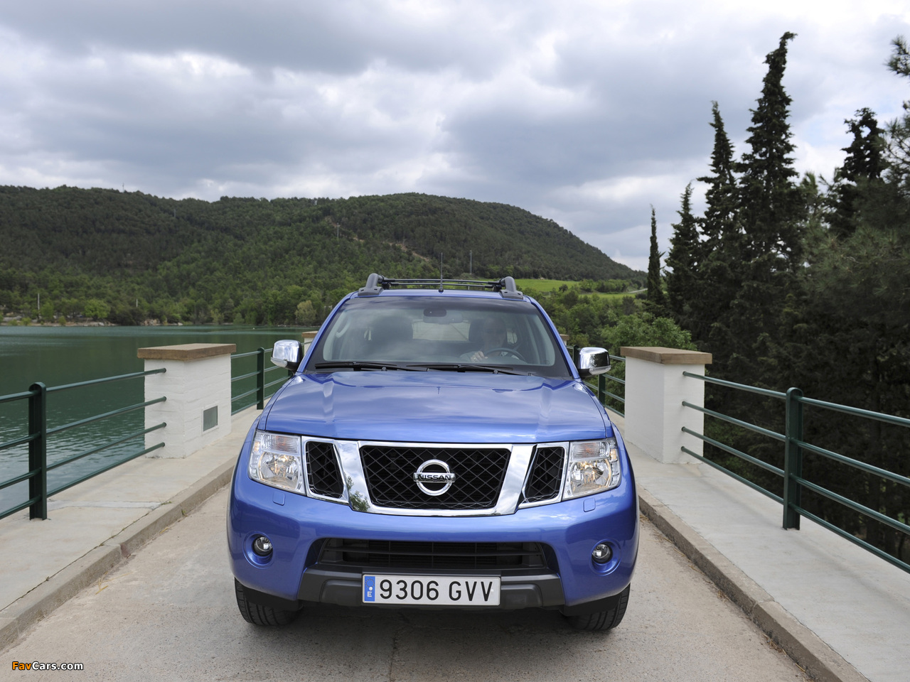 Images of Nissan Navara Double Cab (D40) 2010 (1280 x 960)