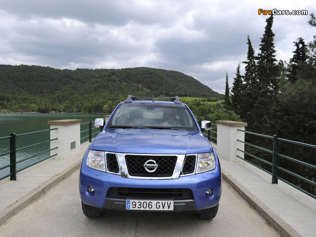 Images of Nissan Navara Double Cab (D40) 2010 (640 x 480)